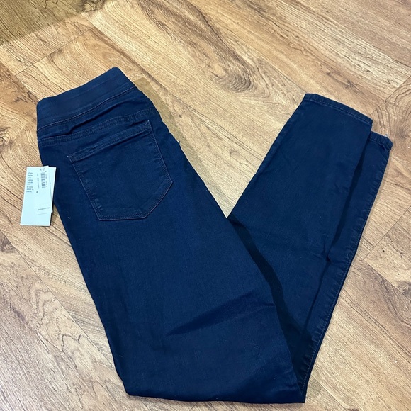 Old Navy NWT Rockstar Jeggings- Size 6 - Picture 2 of 3